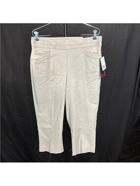 Briggs New York Women's Beige Stretch Capri Pants